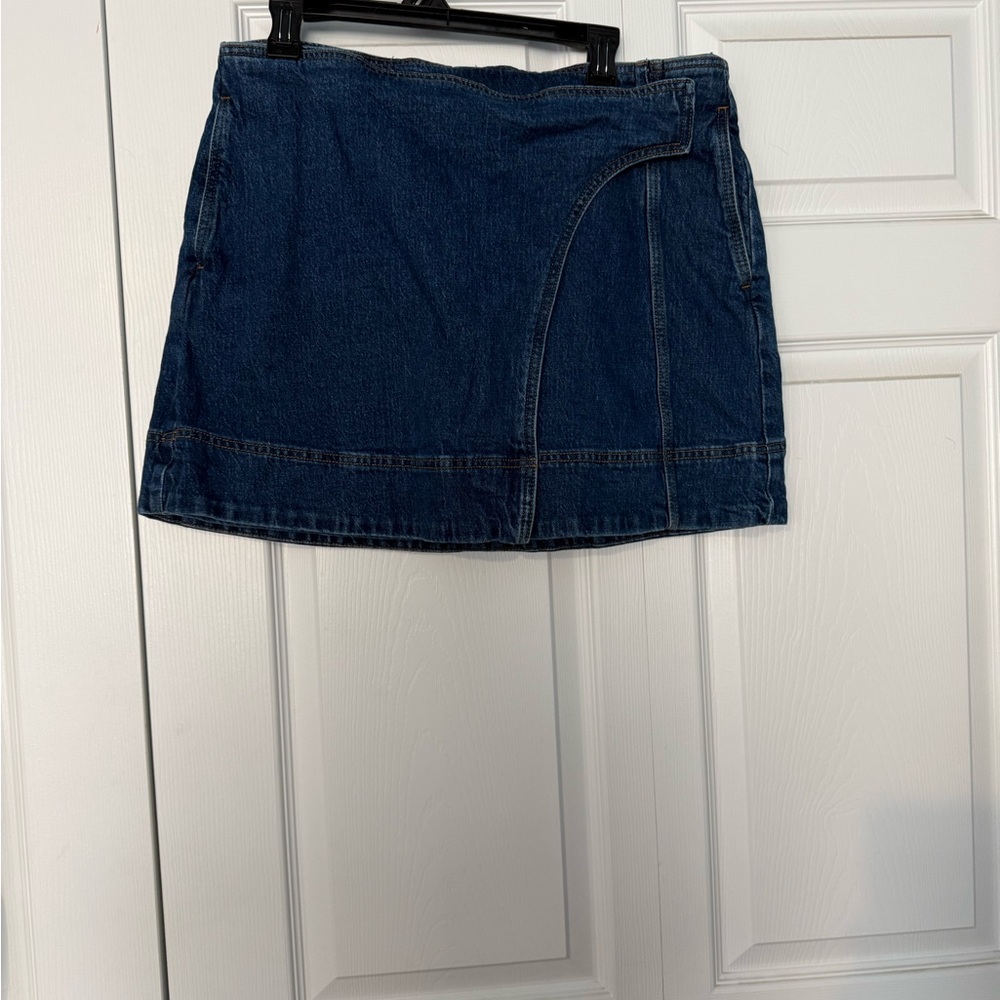 Stylish Blue Denim Mini Skirt